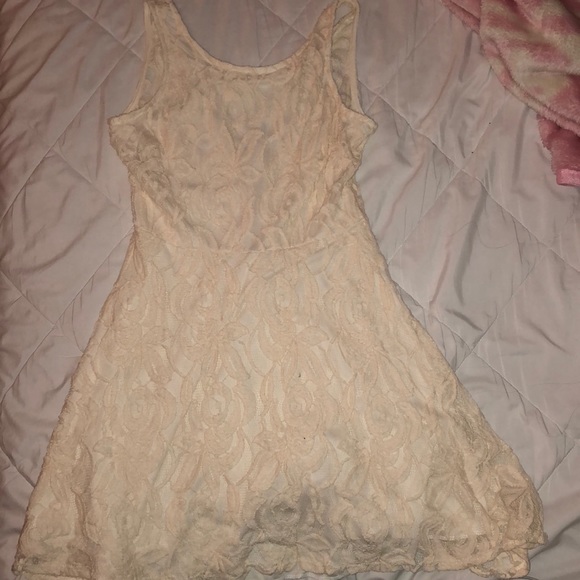 LACE CREAM SHORT DRESS - Picture 1 of 4